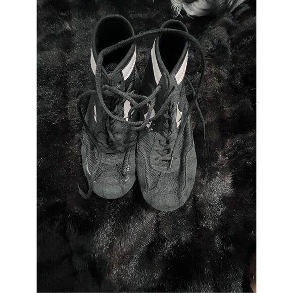 Hong Gang  Boxing Shoes High Top Wrestling Shoe Kids Anti Slip Gym 5 - Picture 2 of 5